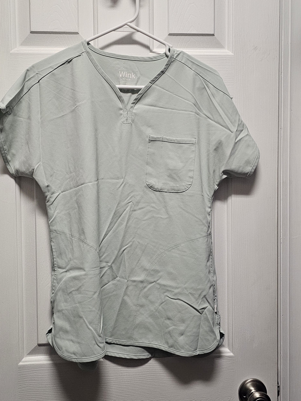 Wink Short Sleeve V-Neck Pocket Scrub Top in Light Mint